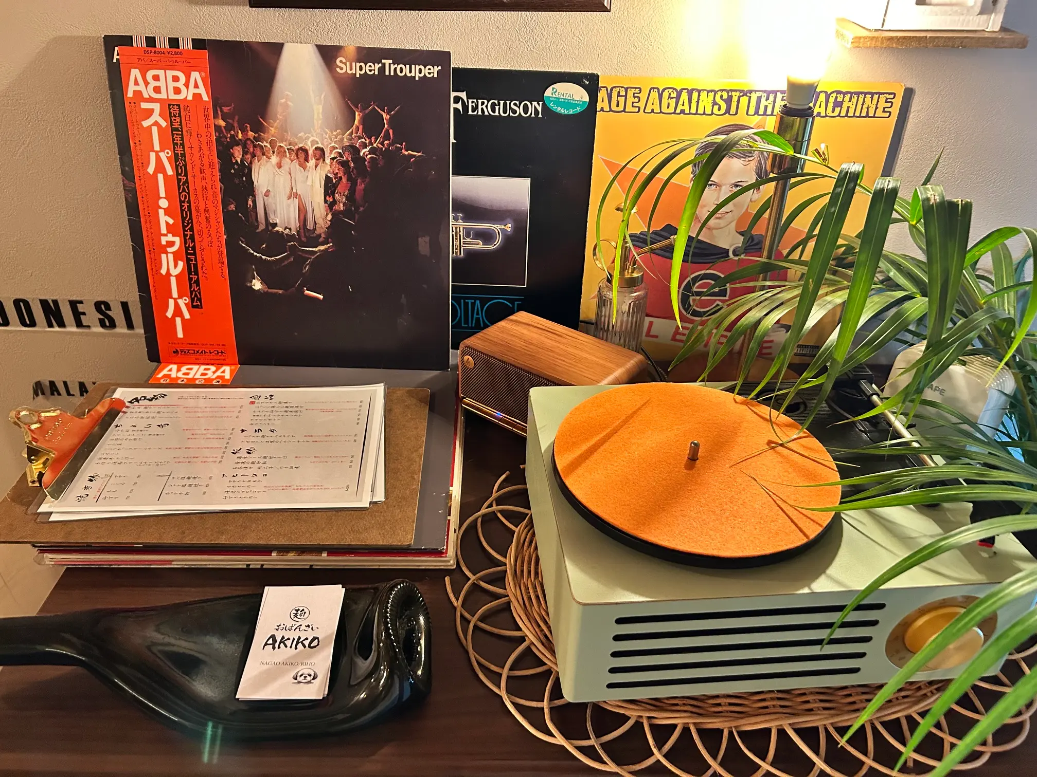 麹おばんざい AKIKOのレコードとインテリア